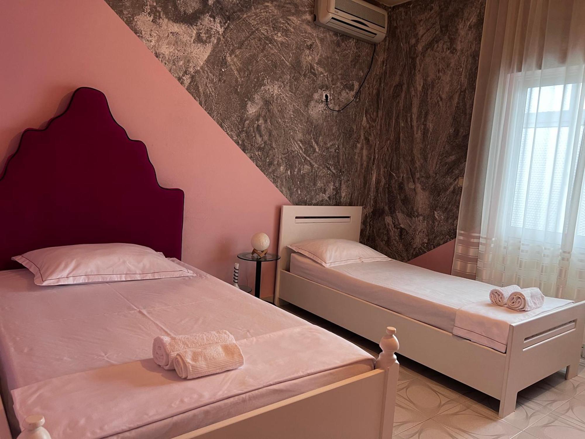 Berat Private Room In Haxhialiu Villa 外观 照片