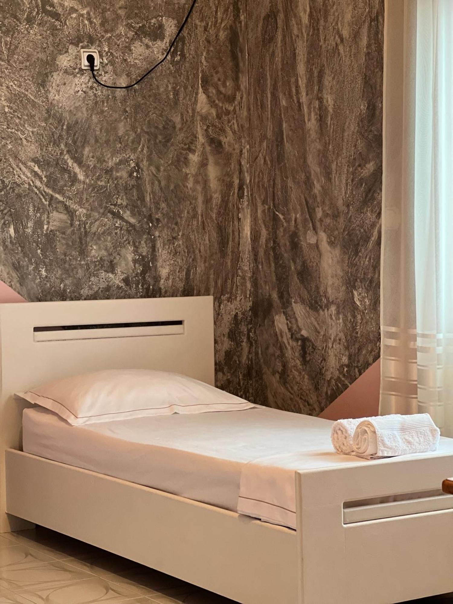 Berat Private Room In Haxhialiu Villa 外观 照片