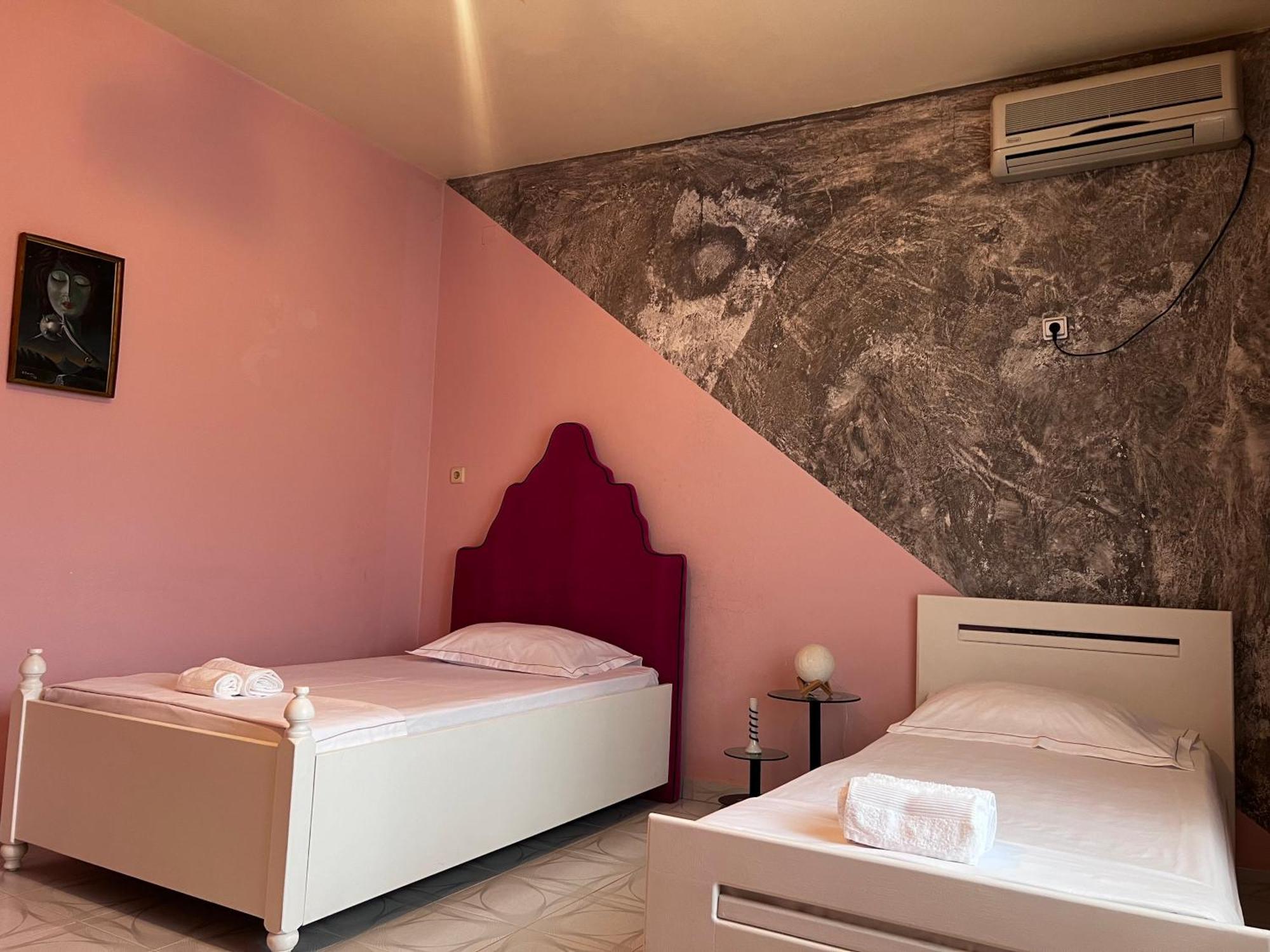 Berat Private Room In Haxhialiu Villa 外观 照片